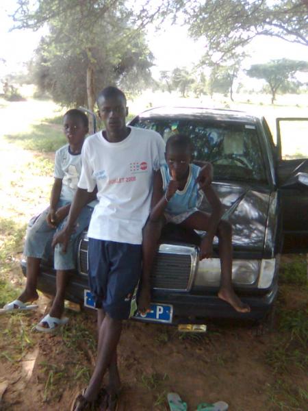 mon homonyme au milieu et mes deux cousins